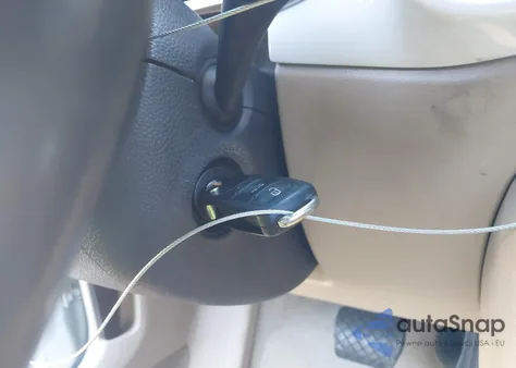 2015 Volkswagen Beetle 1.8T z USA, uszkodzony, nr VIN 3VWJ07AT4FM643962